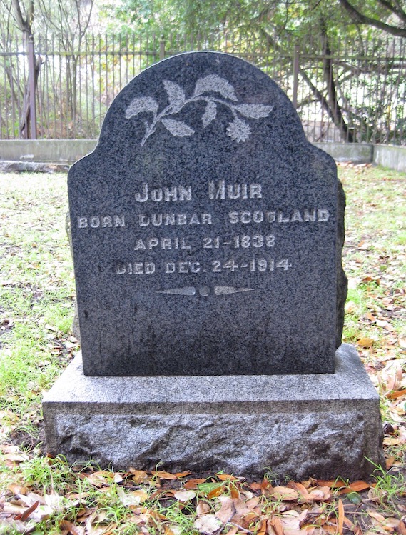 John and Louie Muir's tombstones
